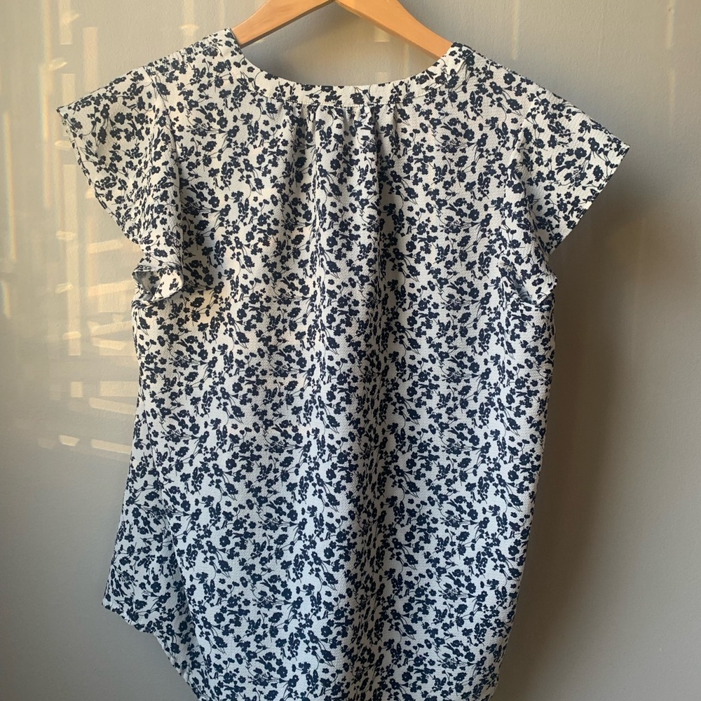 Adrianna Papell Blue and White Floral Blouse - Picture 2 of 4